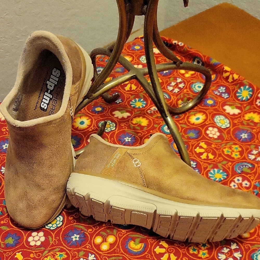 Skechers Womens Tan Slip-On Relaxed Fit: Easy Going Modern Hour Loafers, Size 8M